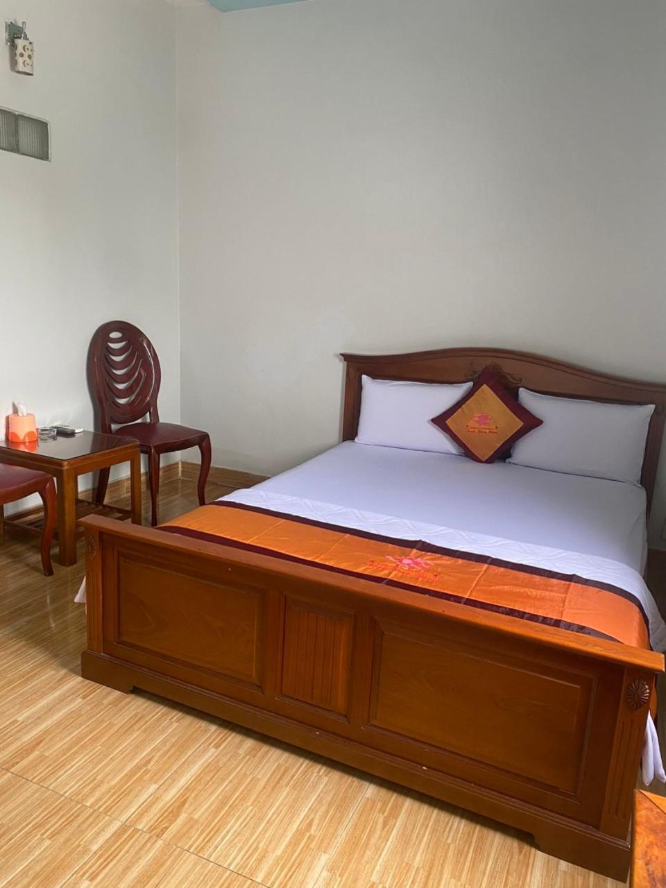 Khach San Thanh Hong Ho Chi Minh City Exterior photo